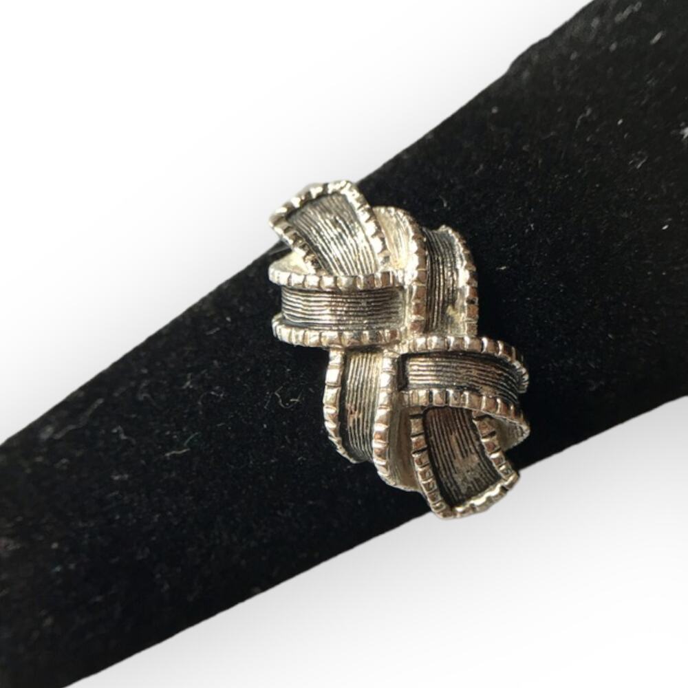 AVON silver tone twisted ribbons costume ring - Sz 5.5